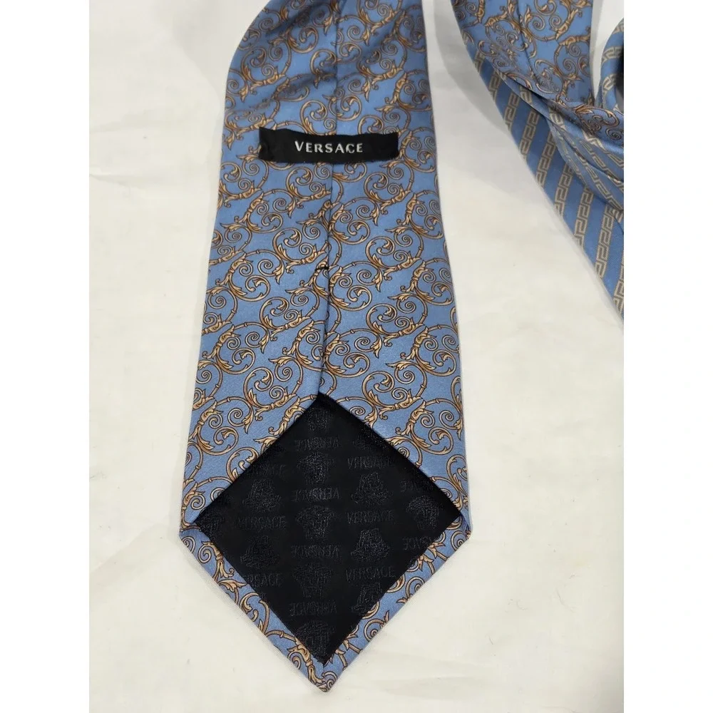 Vintage Versace Medusa Head Light Blue Barpque Tie 100% Pure Silk Blue in Italy